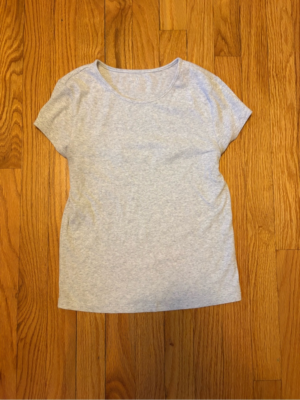 American Eagle Outfitters Light Gray Scoop Neck Short Sleeve Tee